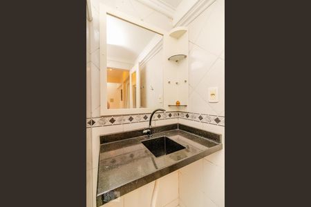 Banheiro de apartamento à venda com 1 quarto, 24m² em Partenon, Porto Alegre