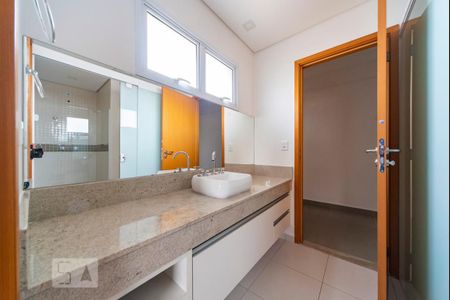 Apartamento para alugar com 80m², 2 quartos e 2 vagasBanheiro do Quarto 1