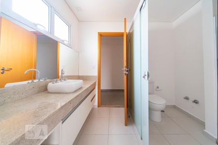 Apartamento para alugar com 80m², 2 quartos e 2 vagasBanheiro do Quarto 1