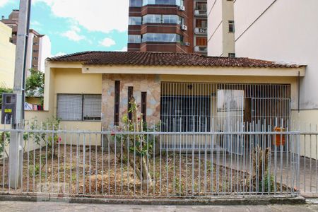 Casa à venda com 305m², 4 quartos e 1 vaga Casa à venda com 305m², 4 quartos e 1 vagaFachada