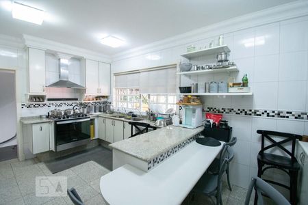 Casa à venda com 600m², 4 quartos e 1 vaga Casa à venda com 600m², 4 quartos e 1 vagaCozinha