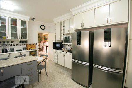 Casa à venda com 600m², 4 quartos e 1 vaga Casa à venda com 600m², 4 quartos e 1 vagaCozinha