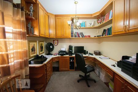 Casa à venda com 600m², 4 quartos e 1 vaga Casa à venda com 600m², 4 quartos e 1 vagaEscritório