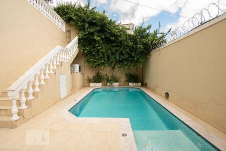 Casa à venda com 600m², 4 quartos e 1 vaga Casa à venda com 600m², 4 quartos e 1 vagaPiscina