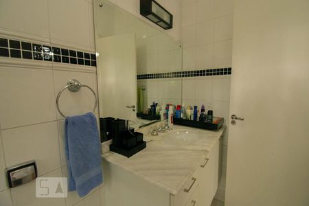 Casa à venda com 600m², 4 quartos e 1 vaga Casa à venda com 600m², 4 quartos e 1 vagaBanheiro da Suíte 4