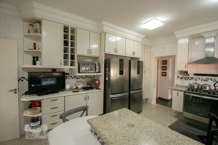 Casa à venda com 600m², 4 quartos e 1 vaga Casa à venda com 600m², 4 quartos e 1 vagaCozinha