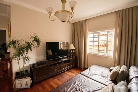 Casa à venda com 600m², 4 quartos e 1 vaga Casa à venda com 600m², 4 quartos e 1 vagaSala de TV