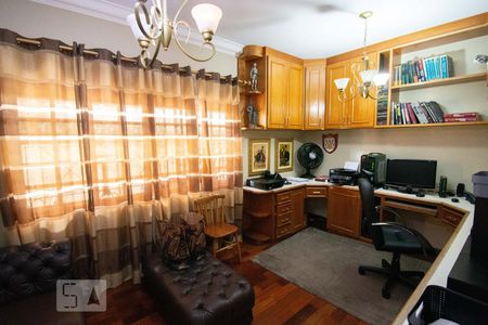 Casa à venda com 600m², 4 quartos e 1 vaga Casa à venda com 600m², 4 quartos e 1 vagaEscritório