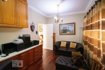 Casa à venda com 600m², 4 quartos e 1 vaga Casa à venda com 600m², 4 quartos e 1 vagaEscritório