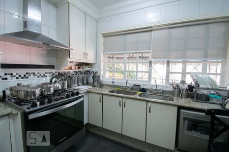 Casa à venda com 600m², 4 quartos e 1 vaga Casa à venda com 600m², 4 quartos e 1 vagaCozinha