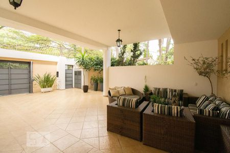 Casa à venda com 600m², 4 quartos e 1 vaga Casa à venda com 600m², 4 quartos e 1 vagaGaragem