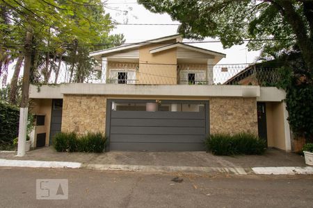 Casa à venda com 600m², 4 quartos e 1 vaga Casa à venda com 600m², 4 quartos e 1 vagaFachada