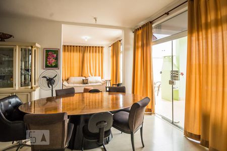 Sala de Estar de casa para alugar com 5 quartos, 450m² em Vila Brandina, Campinas