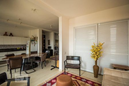Sala de Estar de casa para alugar com 5 quartos, 450m² em Vila Brandina, Campinas