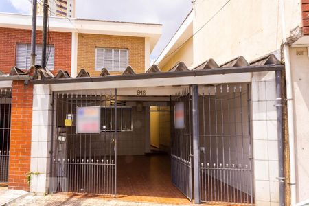 Casa para alugar com 160m², 2 quartos e 2 vagasFachada