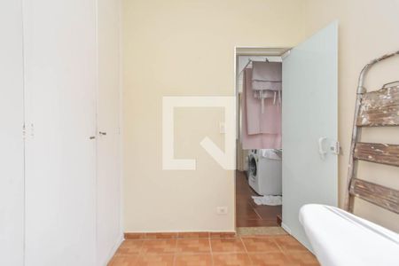 Apartamento à venda com 240m², 4 quartos e 2 vagas Apartamento à venda com 240m², 4 quartos e 2 vagasQuarto de Serviço