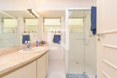Apartamento à venda com 240m², 4 quartos e 2 vagas Apartamento à venda com 240m², 4 quartos e 2 vagasBanheiro 2