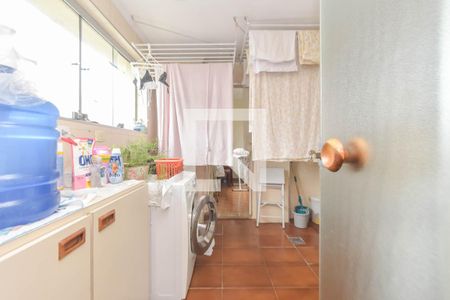 Apartamento à venda com 240m², 4 quartos e 2 vagas Apartamento à venda com 240m², 4 quartos e 2 vagasÁrea de Serviço