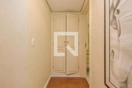 Apartamento à venda com 240m², 4 quartos e 2 vagas Apartamento à venda com 240m², 4 quartos e 2 vagasCorredor