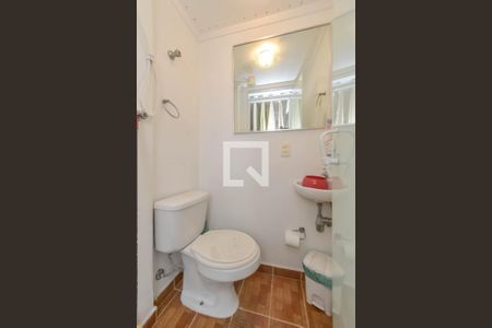 Apartamento à venda com 240m², 4 quartos e 2 vagas Apartamento à venda com 240m², 4 quartos e 2 vagasBanheiro de serviço