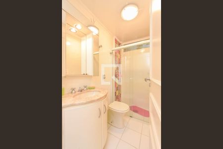 Apartamento à venda com 240m², 4 quartos e 2 vagas Apartamento à venda com 240m², 4 quartos e 2 vagasBanheiro 1