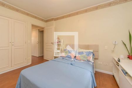 Apartamento à venda com 240m², 4 quartos e 2 vagas Apartamento à venda com 240m², 4 quartos e 2 vagasQuarto 2 - Suíte
