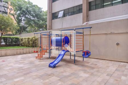 Apartamento à venda com 240m², 4 quartos e 2 vagas Apartamento à venda com 240m², 4 quartos e 2 vagasÁrea comum - Playground