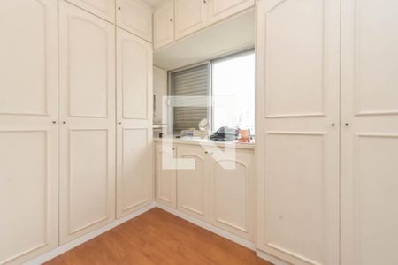 Apartamento à venda com 240m², 4 quartos e 2 vagas Apartamento à venda com 240m², 4 quartos e 2 vagasCloset do quarto 2