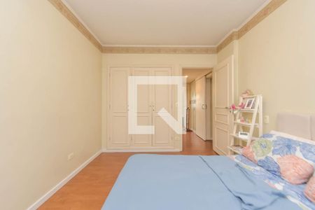 Apartamento à venda com 240m², 4 quartos e 2 vagas Apartamento à venda com 240m², 4 quartos e 2 vagasQuarto 2 - Suíte