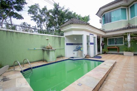 Casa para alugar com 320m², 6 quartos e 2 vagasPiscina