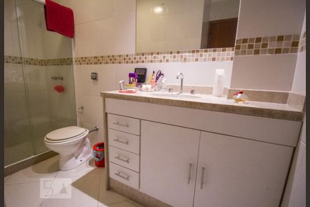 Casa para alugar com 320m², 6 quartos e 2 vagasBanheiro do Corredor