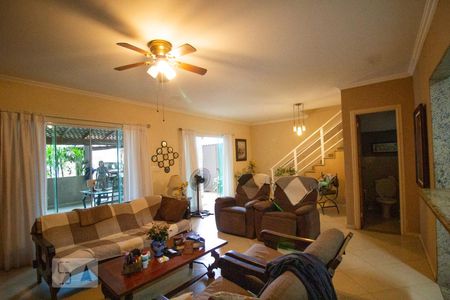 Sala de casa à venda com 3 quartos, 230m² em Vargem Pequena, Rio de Janeiro