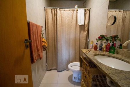 Casa à venda com 230m², 3 quartos e 3 vagasBanheiro da Suíte