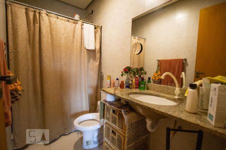 Casa à venda com 230m², 3 quartos e 3 vagasBanheiro da Suíte