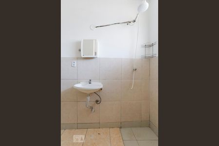 Banheiro de kitnet/studio para alugar com 1 quarto, 37m² em República, São Paulo