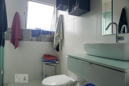 Casa de condomínio à venda com 70m², 2 quartos e 2 vagasBanheiro Social