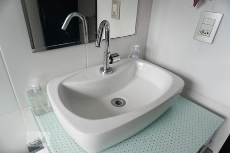 Casa de condomínio à venda com 70m², 2 quartos e 2 vagasBanheiro Social