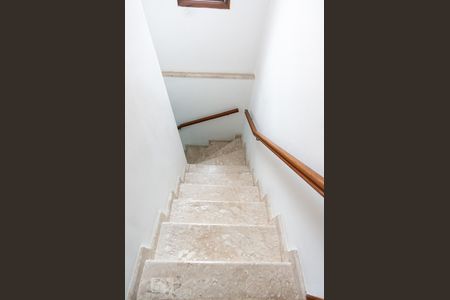 Escadas de casa à venda com 3 quartos, 130m² em Parque São Domingos, São Paulo