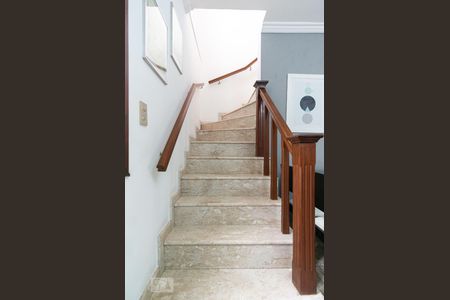 Escadas de casa à venda com 3 quartos, 130m² em Parque São Domingos, São Paulo