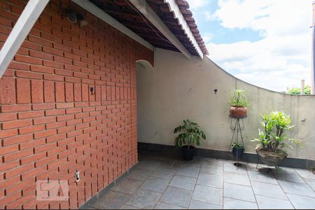 Casa à venda com 130m², 3 quartos e 2 vagasVaranda