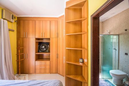 Suíte de casa à venda com 5 quartos, 250m² em Loteamento Caminhos de São Conrado (sousas), Campinas