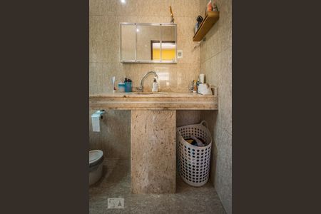 Banheiro da Suíte de casa à venda com 5 quartos, 250m² em Loteamento Caminhos de São Conrado (sousas), Campinas