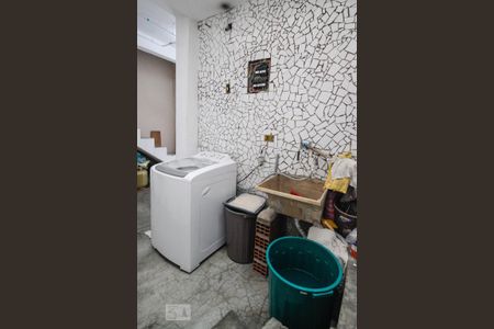 Casa à venda com 100m², 6 quartos e 2 vagasÁrea de serviço