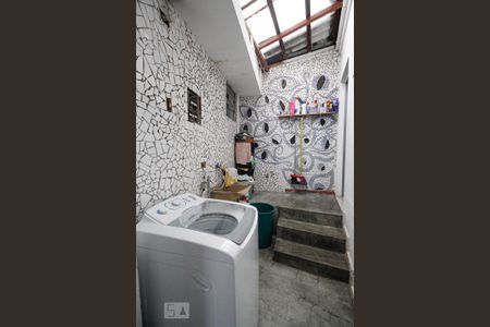 Casa à venda com 100m², 6 quartos e 2 vagasÁrea de serviço