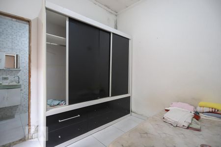 Casa à venda com 100m², 6 quartos e 2 vagasSuíte 1