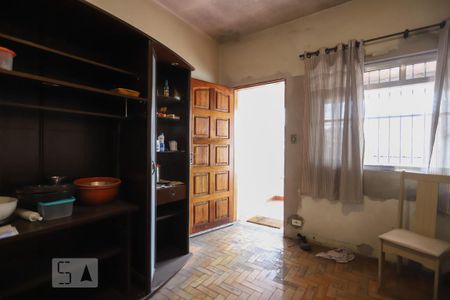 Casa à venda com 100m², 6 quartos e 2 vagasSala