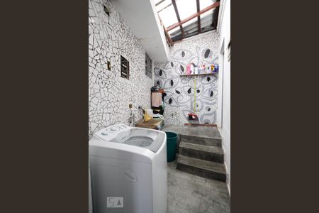 Casa à venda com 100m², 6 quartos e 2 vagasÁrea de serviço