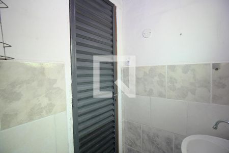 Banheiro de kitnet/studio para alugar com 1 quarto, 30m² em Sagrada Família, Belo Horizonte