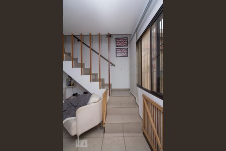 Escada - acesso quartos de casa à venda com 3 quartos, 102m² em Bom Retiro, São Paulo
