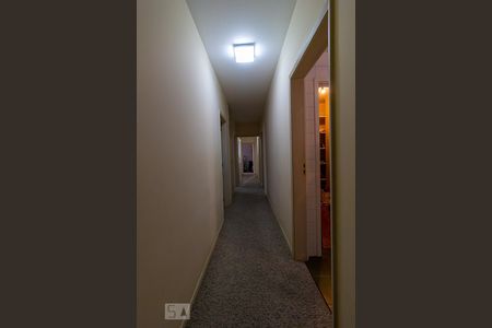 Apartamento à venda com 229m², 4 quartos e 2 vagasCorredor